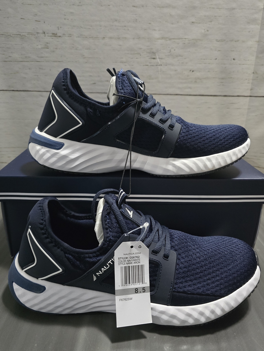 Nautica Men's Navy and White Athletic Sneakers NWT 8.5